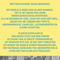 Bonnenboekje‑pagina met de oproep “Niet weggooien, maar bewaren!” en uitleg om het boekje te vullen met herinneringen, kaartjes en lachmomenten.